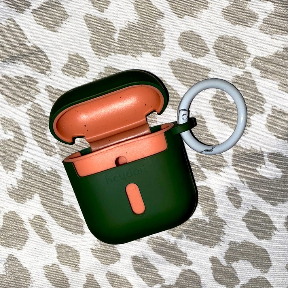 AirPod case. Hey day.